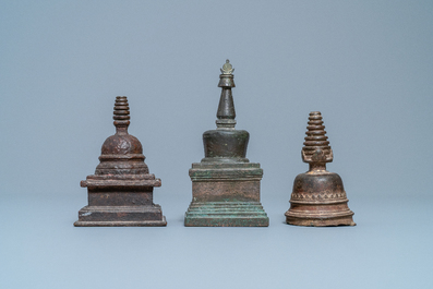 Trois stupas en bronze, Tibet, 16/18&egrave;me