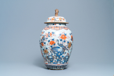 A large Chinese Imari-style vase and cover, Kangxi