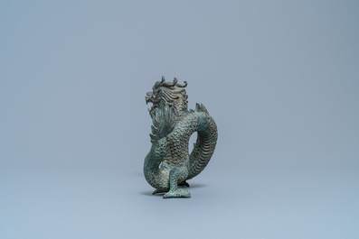 A Chinese bronze model of a dragon, 19/20th C.