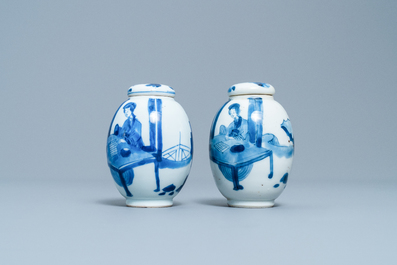 A pair of Chinese blue and white covered tea caddies, Kangxi