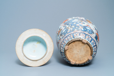 A large Chinese Imari-style vase and cover, Kangxi
