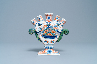 A Dutch Delft cashmere palette tulip vase, 1st quarter 18th C.