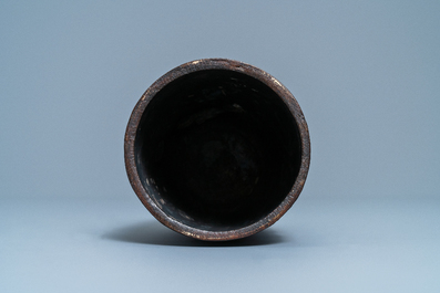 Une cloche en bronze &agrave; d&eacute;cor de lotus, Chine, Qing