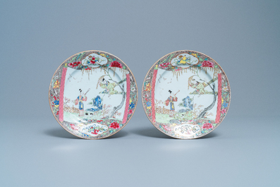 Deux paires d'assiettes en porcelaine de Chine famille rose &agrave; d&eacute;cor de 'La romance de la chambre de l'ouest', Qianlong