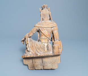 Une figure de Guanyin en bois peint, Chine, Ming