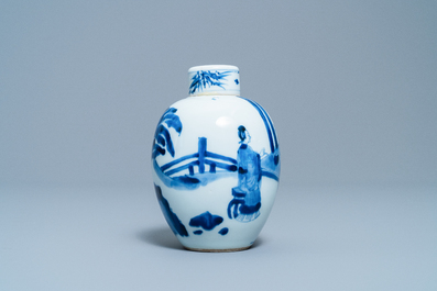 Een Chinese blauw-witte theebus met deksel, Kangxi