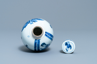 A Chinese blue and white covered tea caddy, Kangxi