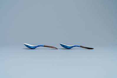 Five Chinese blue and white and polychrome 'dragon' spoons, 19/20th C.