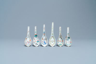 Six cuill&egrave;res en porcelaine de Chine famille rose, 19/20&egrave;me