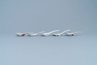 Five Chinese famille rose spoons with butterflies, flowers and fruits, 19/20th C.