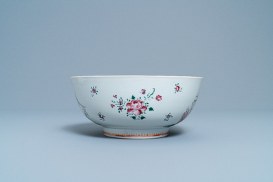 A Chinese famille rose bowl with British merchant navy ships, Qianlong