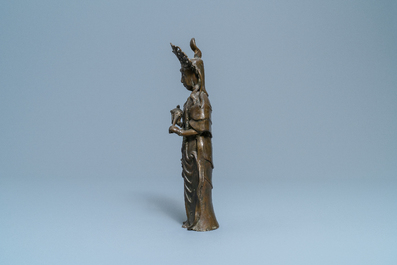 A Japanese bronze figure of Avalokitesvara, Edo/Meiji, 18/19th C.