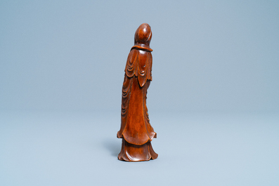 A Chinese carved wooden figure of Guanyin, 18/19th C.