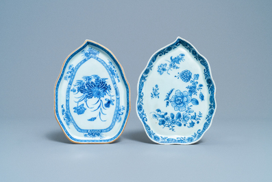 Two Chinese blue and white sauce boats on stands, Qianlong