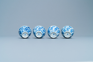 Vier Chinese blauw-witte koppen en schotels en drie grote koppen, Kangxi/Qianlong