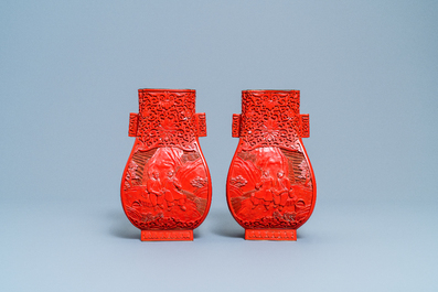 Une paire de vases en laque rouge &agrave; d&eacute;cor de la 'R&eacute;volution Culturelle', 20&egrave;me