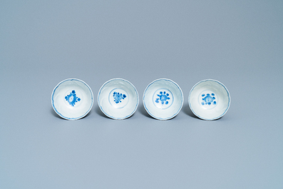 Trois tasses et soucoupes et trois grandes tasses en porcelaine de Chine en bleu et blanc, Kangxi/Qianlong