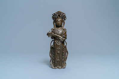 Een Japanse bronzen figuur van Avalokitesvara, Edo/Meiji, 18/19e eeuw