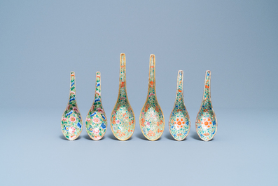 Six cuill&egrave;res en porcelaine de Chine Lai Nam Thong pour le march&eacute; thai, 19&egrave;me