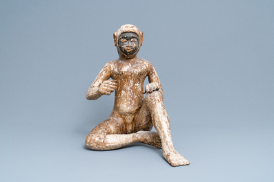 Een paar polychrome houten figuren van apen, Zuid-Oost Azi&euml;, 19e eeuw