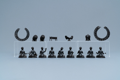 Een collectie bronzen miniatuur figuren van muzikanten, India of Indonesi&euml;, 19/20e eeuw