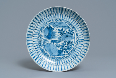 Deux plats en porcelaine de Chine en bleu et blanc de type kraak, Wanli