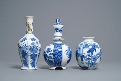 Drie Chinese blauw-witte vazen, Kangxi