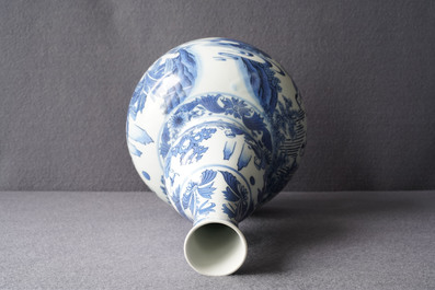 A Chinese blue and white double gourd vase, Transitional period