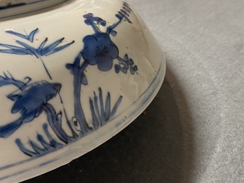 Un plat en porcelaine de Chine en bleu et blanc &agrave; d&eacute;cor 'Les trois amis de l'hiver', Jiajing