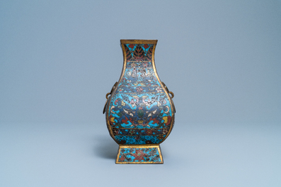 Un vase de forme 'fanghu' en &eacute;maux cloisonn&eacute;s, Chine, Wanli