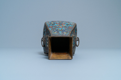 Een Chinese cloisonn&eacute; 'fanghu' vaas, Wanli