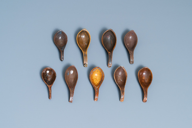 22 Chinese brown- and white-glazed spoons, 17/18th C.