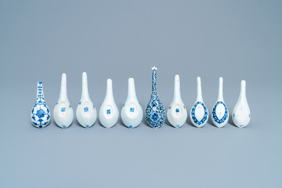 Twenty Chinese blue and white spoons, 19/20th C.