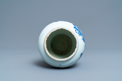 Een Chinese blauw-witte vaas met een landschap, Kangxi