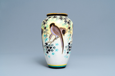 Jan Wind et Charles Catteau pour Boch Fr&egrave;res K&eacute;ramis: un vase art deco &agrave; d&eacute;cor d'oiseaux, vers 1932