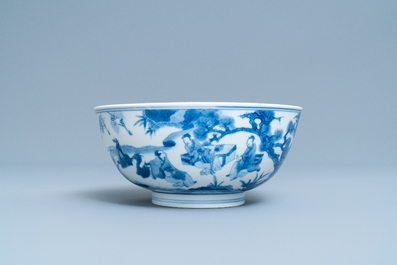 Een Chinese blauw-witte kom met geleerden en hun dienaars, Kangxi merk en periode