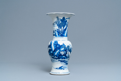 Un vase de forme yenyen en porcelaine de Chine en bleu et blanc &agrave; d&eacute;cor d'un paysage fluvial, Kangxi