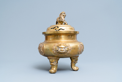 A large Chinese bronze tripod censer, 19/20th C.