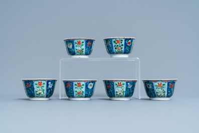 Six tasses et soucoupes en porcelaine de Chine famille verte, Kangxi