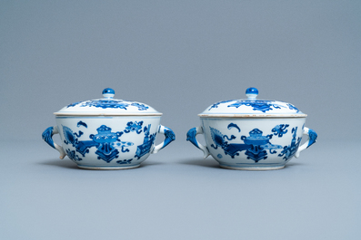 A pair of Chinese blue and white 'antiquities' bowls and covers, Kangxi