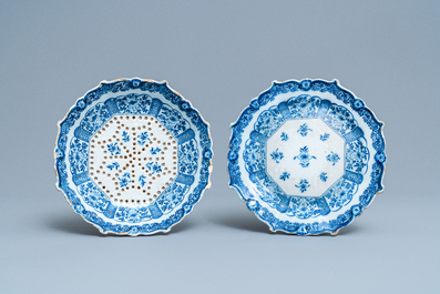 A Dutch Delft blue and white strawberry strainer on stand, 18th C.