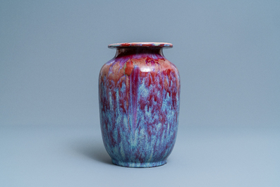 A Chinese two-colour flamb&eacute;-glazed vase, 18/19th C.