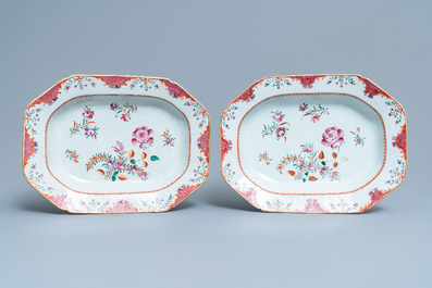 Een 158-delig Chinees famille rose servies met floraal 'Lowestoft' decor, Qianlong