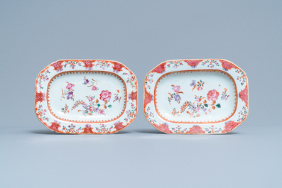 Un service de 158 pi&egrave;ces en porcelaine de Chine famille rose &agrave; d&eacute;cor floral de type Lowestoft, Qianlong