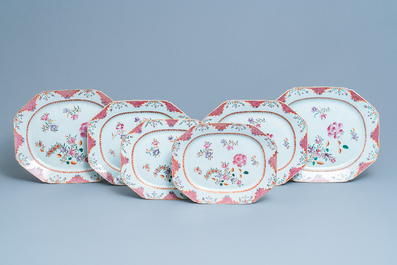 Een 158-delig Chinees famille rose servies met floraal 'Lowestoft' decor, Qianlong