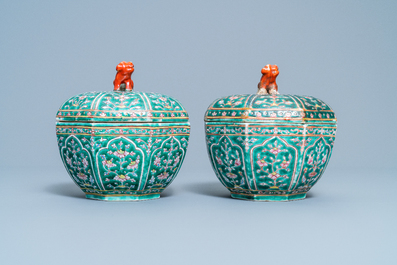 A pair of Chinese Thai market Bencharong covered boxes, 19th C.