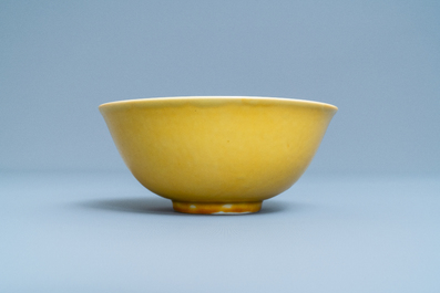 A Chinese monochrome yellow bowl, Jiajing mark, 18/19th C.