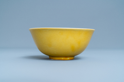 A Chinese monochrome yellow bowl, Jiajing mark, 18/19th C.