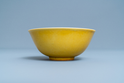 A Chinese monochrome yellow bowl, Jiajing mark, 18/19th C.