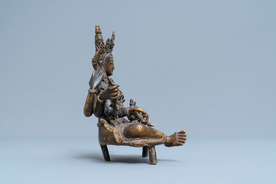 Une figure de Vasudhara en bronze solide, N&eacute;pal, 19&egrave;me